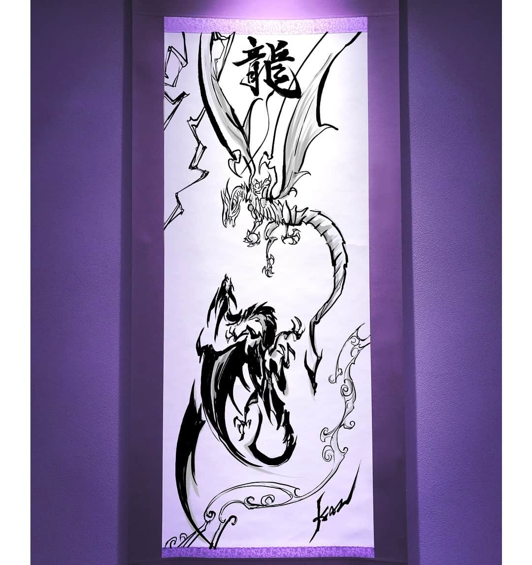 高橋和希のインスタグラム：「壁の掛け軸を描いて見ようと思って龍のデザインラフをしてみた😳 青眼と真紅眼です！😃😃」