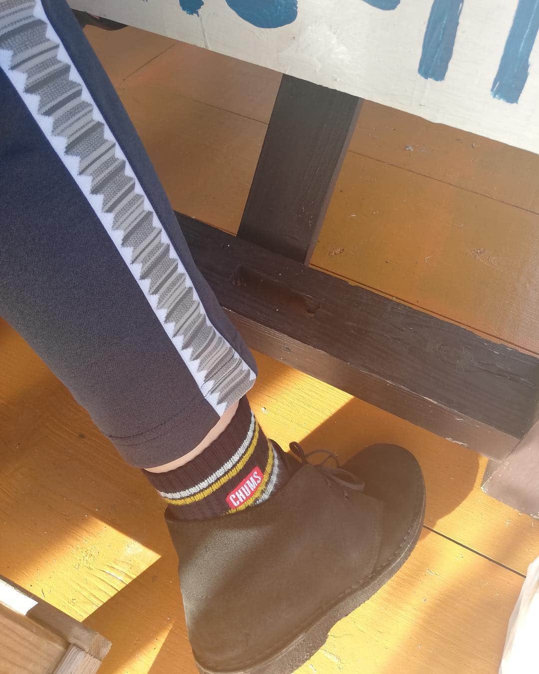 安里セーラさんのインスタグラム写真 - (安里セーラInstagram)「お仕事で足元〜🎶 #コンバース #足元 #モデル #チャムス #chums #靴下 #スカート #ピンク」12月5日 17時32分 - sara_gyoza