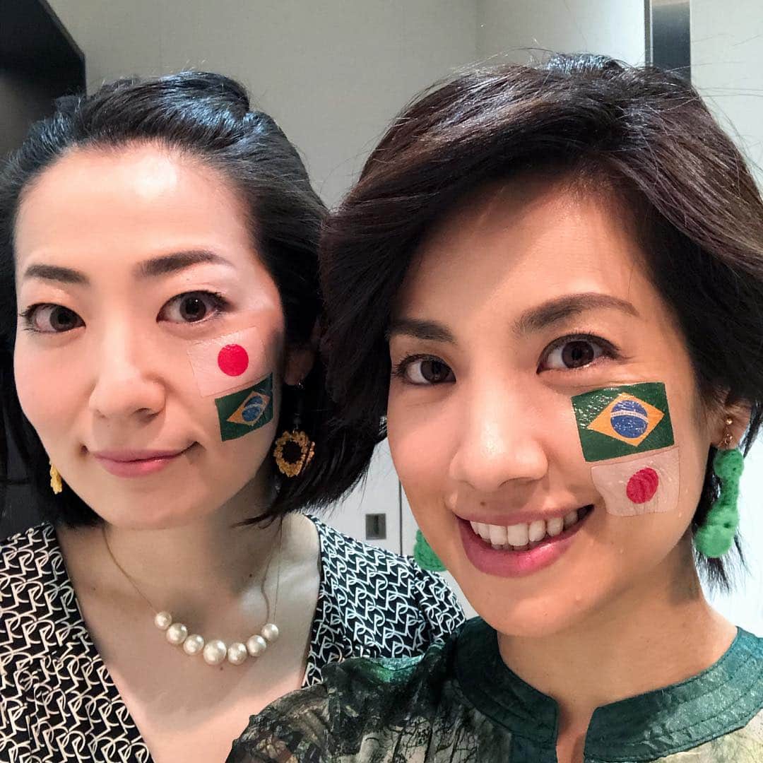 榎戸教子さんのインスタグラム写真 - (榎戸教子Instagram)「今日は姉妹で司会のお仕事。 日本ブラジル中央協会のイベントのため、両国の国旗を顔に貼りましたYO!」12月5日 17時46分 - noriko_enokido