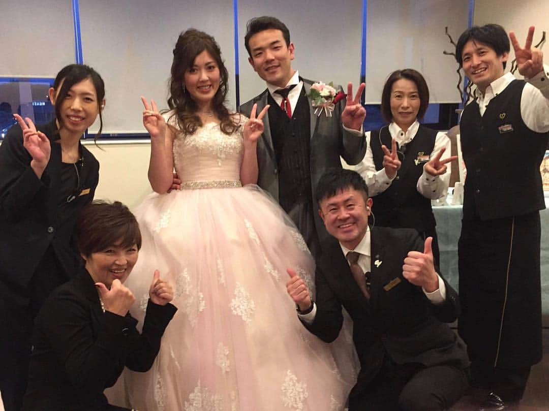 のインスタグラム：「心温まる家族婚。 日頃伝えられない気持ちを伝える場所。 #アンボワーズ#桑名#結婚#結婚式#結婚式場#ウエディング#家族#家族挙式#家族婚#感謝#プレ花嫁#プレ花嫁卒業#卒花嫁#2018秋婚#wedding#family#instawedding#instaphoto#instagood#instabride#photo」