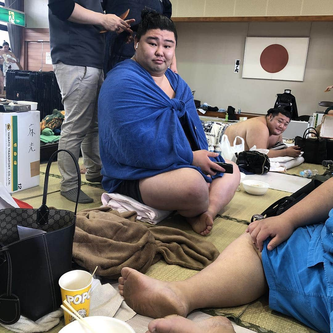 豊ノ島大樹さんのインスタグラム写真 - (豊ノ島大樹Instagram)「皆さんの情報をたくさんいただいたのですが仕事の早い豊山がお店を予約してくれてました😋 ここで逆にクイズ❗️ 豊山は何屋さんを予約したでしょう？  #豊ノ島 #時津風部屋 #正代 #豊山 #別府 #別府巡業 #巡業」12月5日 11時59分 - toyonoshima_daiki