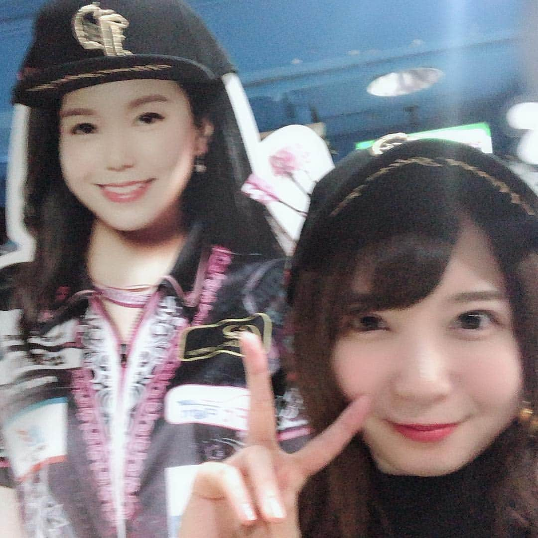 森田真結子さんのインスタグラム写真 - (森田真結子Instagram)「香港いってきたよ～ JDartsがMIKI DARTS SHOPになってから初めて行ったの！ Mikiママテーマ、とっても可愛い‥😍 Mikiママ、お土産とキャップ、ありがとうございます💕 いつも優しくしてもらってばかり‥ (4枚目と5枚目は去年の香港の写真！) 店員さんも日本語ちょっと通じたりするから、香港でダーツするならMIKI DARTS SHOPに行けば安心ですよ～✋✨ #darts #hongkong  #dartsshop #mikidartsshop  #cap #香港 #ダーツ #dartstheworld  #dartslive」12月5日 12時09分 - mayodarts