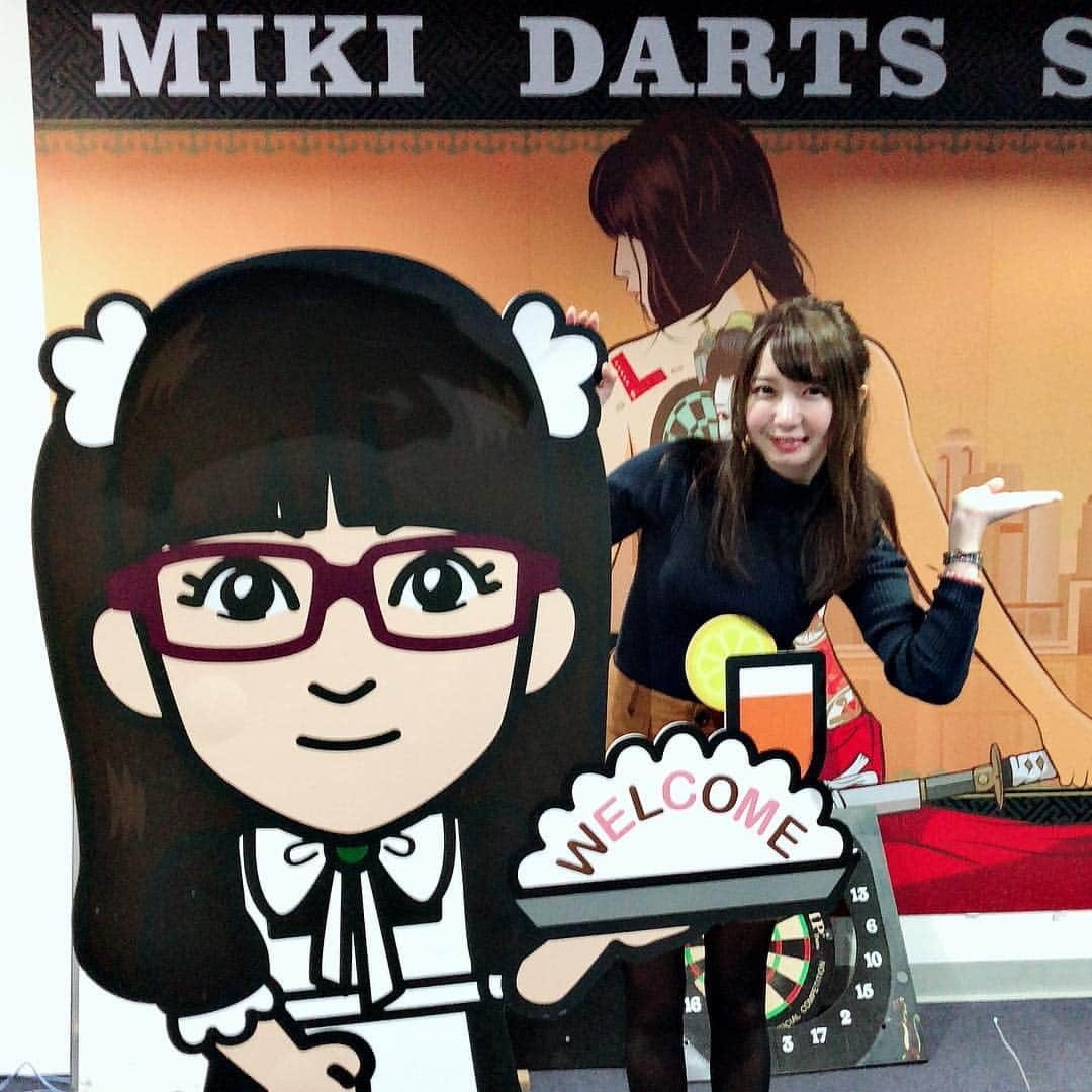 森田真結子さんのインスタグラム写真 - (森田真結子Instagram)「香港いってきたよ～ JDartsがMIKI DARTS SHOPになってから初めて行ったの！ Mikiママテーマ、とっても可愛い‥😍 Mikiママ、お土産とキャップ、ありがとうございます💕 いつも優しくしてもらってばかり‥ (4枚目と5枚目は去年の香港の写真！) 店員さんも日本語ちょっと通じたりするから、香港でダーツするならMIKI DARTS SHOPに行けば安心ですよ～✋✨ #darts #hongkong  #dartsshop #mikidartsshop  #cap #香港 #ダーツ #dartstheworld  #dartslive」12月5日 12時09分 - mayodarts