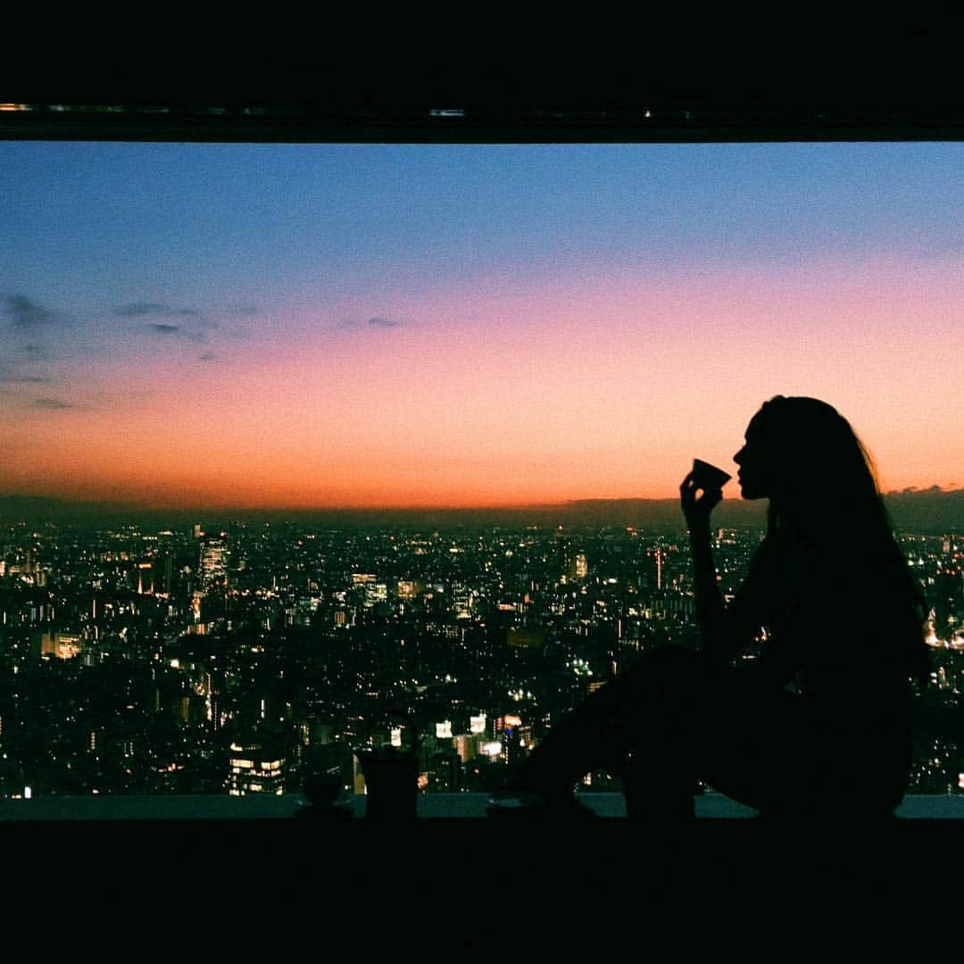Amanda Kutakaのインスタグラム：「Tokyo tea at last light」
