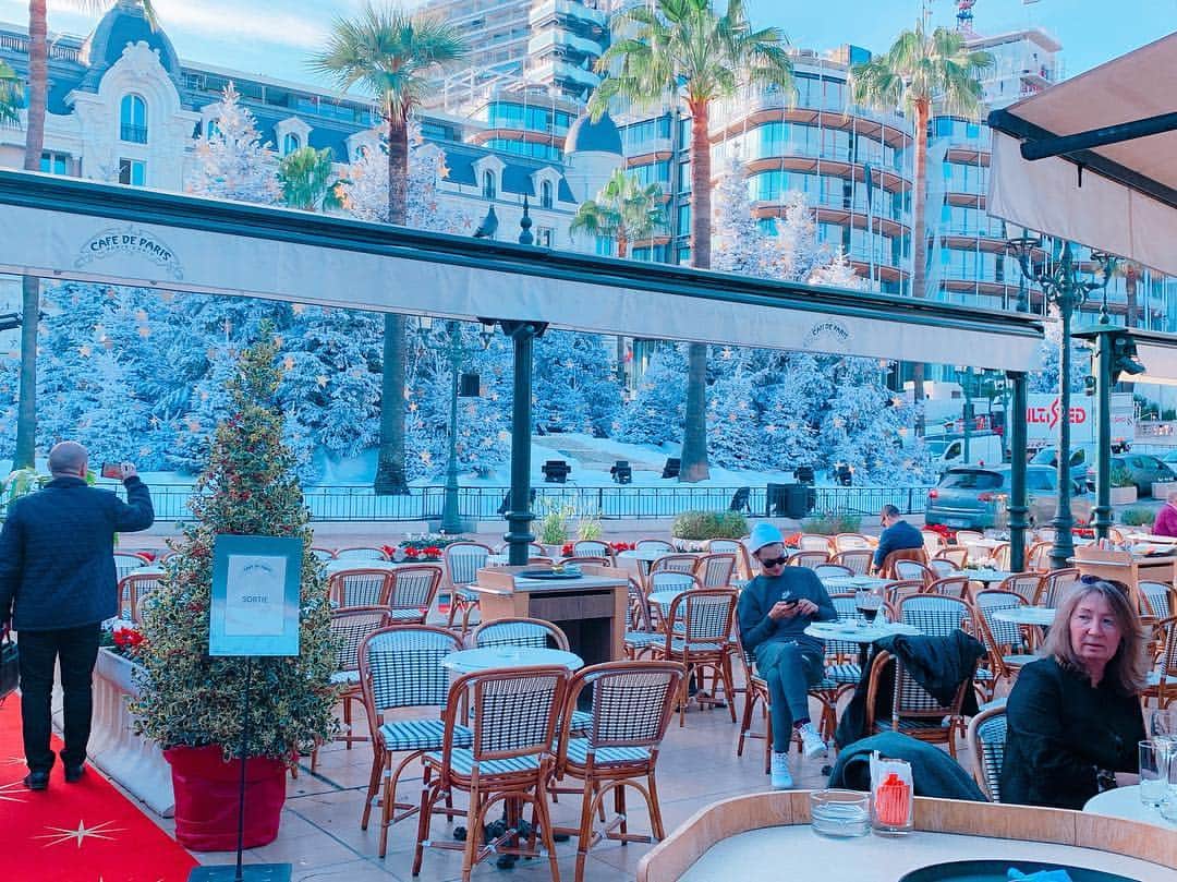 葉加瀬マイさんのインスタグラム写真 - (葉加瀬マイInstagram)「Cafe de Parisでブランチ🍴🍝なんて素敵なんでしょう💕美人マネージャーと共演したグァンスと行ってきたよ😁3人でテンション上がりすぎてたくさん写真撮った🤣💕 #monaco #montecarlo #モナコ #モンテカルロ #cafedeparis #모나코」12月5日 12時18分 - m.hakase