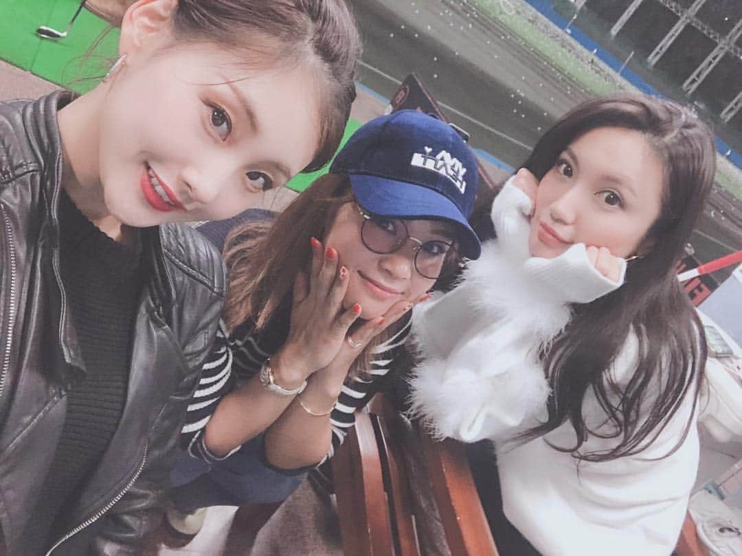 吉田愛璃のインスタグラム：「. . ゴルフ部⛳練習会🏌️‍♀️ あったかすぎな日🌞 . 昨日はフォローを改善したらだいぶ上がるようになったなー🙆‍♀️ . #17live #golf」