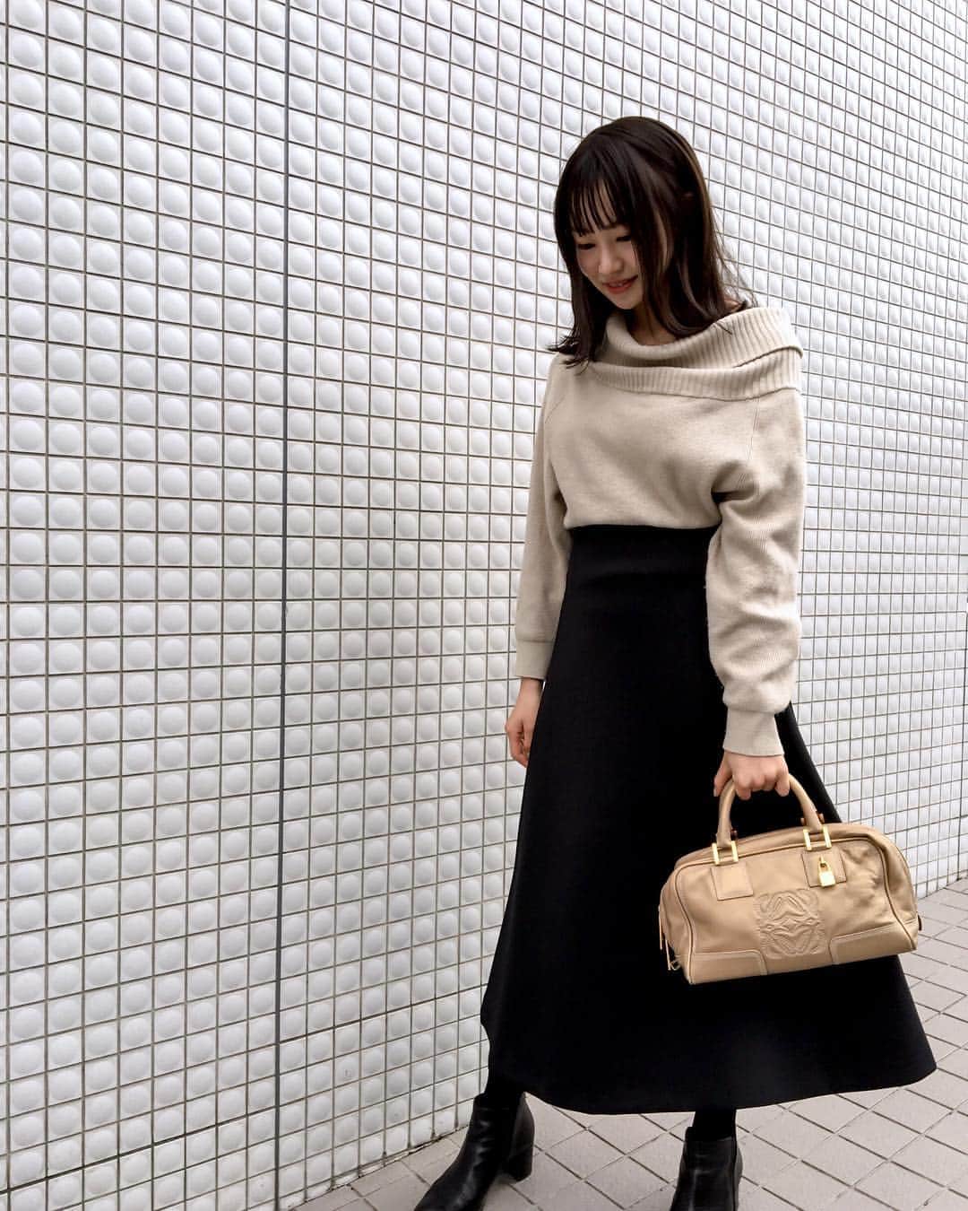 舞雛かのんさんのインスタグラム写真 - (舞雛かのんInstagram)「LOEWE/アマソナ28 @hedy_japan  マットゴールドのカラーが上品で、綺麗めにもカジュアルにも使えるアイテム♡. ・ 小さすぎず、大きすぎず、 サイズ感も◎. ・ #hedy#hedy_japan#loewe#vintage#vintageshop#daikanyama#tokyo#fashion」12月5日 14時30分 - mizho_601