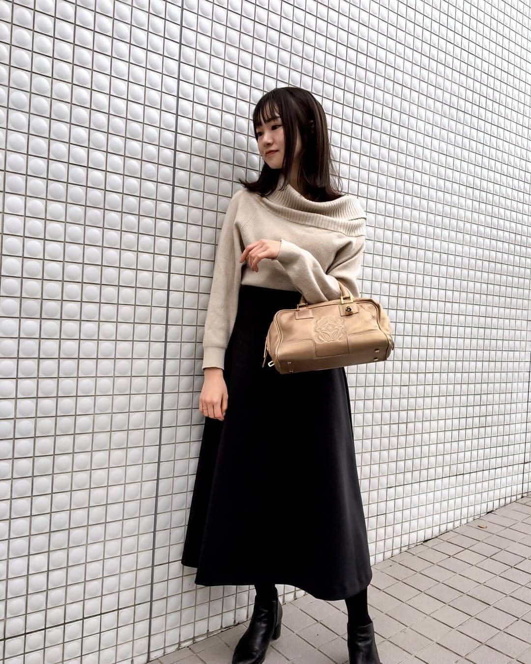 舞雛かのんさんのインスタグラム写真 - (舞雛かのんInstagram)「LOEWE/アマソナ28 @hedy_japan  マットゴールドのカラーが上品で、綺麗めにもカジュアルにも使えるアイテム♡. ・ 小さすぎず、大きすぎず、 サイズ感も◎. ・ #hedy#hedy_japan#loewe#vintage#vintageshop#daikanyama#tokyo#fashion」12月5日 14時30分 - mizho_601