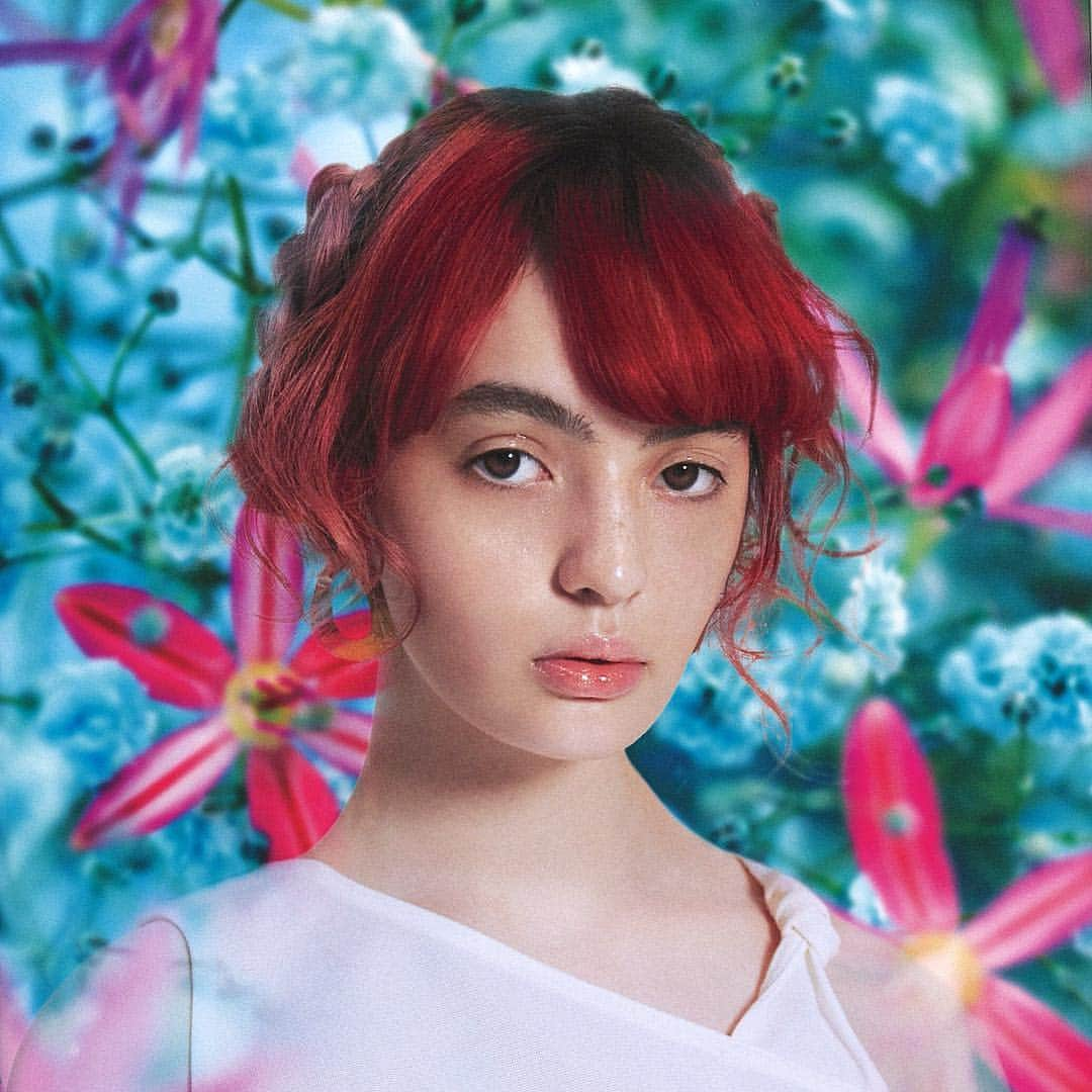 美舟さんのインスタグラム写真 - (美舟Instagram)「蜷川実花×CosmeContact  コンタクトです BLUE Flower : Naturalな質感と澄んだ瞳 PURPLE Flower: 透き通る様な儚い瞳 RED Flower : 強さと色っぽさのある瞳  photographer @ninagawamika  Stylist @stylist_kumisaito  Hair @yuukhair  Make-up  @mifune2014」12月5日 15時37分 - mifune2014