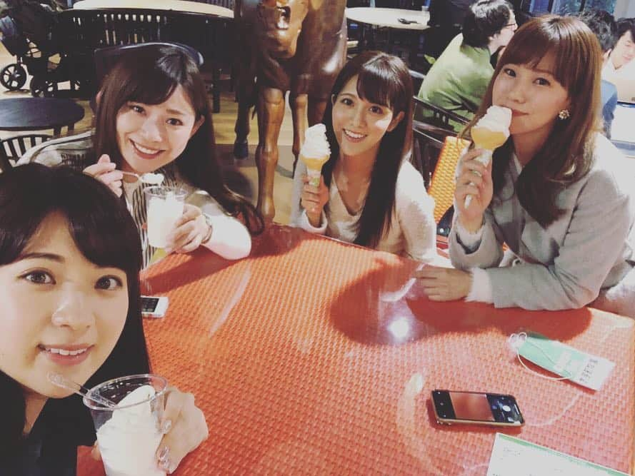 山本愛子さんのインスタグラム写真 - (山本愛子Instagram)「④ カフェも併設されていました✨  フレッシュなソフトクリーム、おいしかった♪  バター作りやアイス作りなどの体験などもできるみたい( ˊᵕˋ )✨ また来たいです♪  #大手町牧場  #大手町 #ソフトクリーム #スワイプしてね」11月21日 8時45分 - aikoyade1219