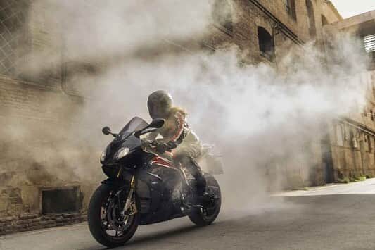 BMW Motorrad Japanさんのインスタグラム写真 - (BMW Motorrad JapanInstagram)「ハンドルを握りしめた時に湧いてくる何かが、自分を支配する。  #bmwmotorrad #bmwbikes #makelifearide #S1000RR #バイク #バイクのある生活 #バイク旅 #バイクライフ #駆けぬける歓び #バイクが好きだ #ツーリング」11月21日 17時00分 - bmwmotorradjapan