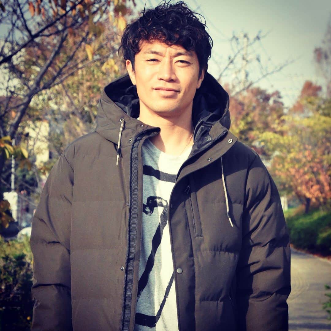 BELLMARE_styleのインスタグラム：「11月24日（土）浦和戦の当日、「湘南ベルマーレ×JOURNAL STANDARD relume」アイテムの新商品【BELLMARE x relume PERTEX DOW】を発売👏✨ これからのスタイリングに欠かせないダウンジャケットに、PERTEX素材が使用された本格的な冬アウター。デニムやカーゴパンツなど幅広く着まわせるマルチアイテムです😆✨ ぜひこの機会に「Bellmare× relume」ブースへお越しください💁‍♀️💁‍♂️ #梅崎司 #bellmare #JOURNALSTANDARD #relume #ダウンジャケット #必需品 #湘南ベルマーレ」