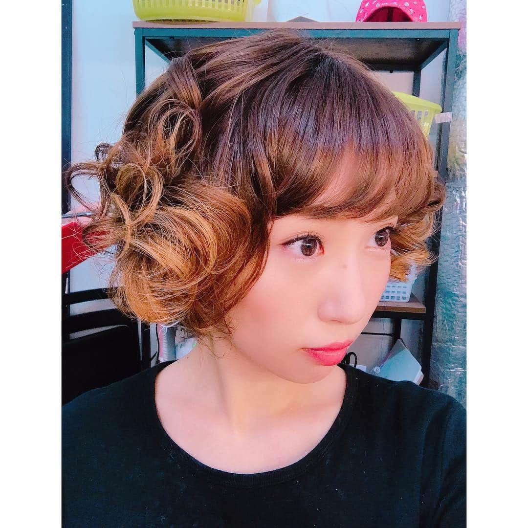 増田有華さんのインスタグラム写真 - (増田有華Instagram)「＊ いくらなんでも伸びんの早すぎ🙄🧡 くるっくる遊びはじめちゃって大変。トニちゃん切り時です🤭 ＊ #カクタスフラワー #トニ #トニシモンズ #髪 #hair #haircolor」11月21日 17時59分 - masuyuka_official