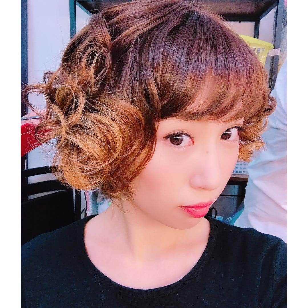 増田有華さんのインスタグラム写真 - (増田有華Instagram)「＊ いくらなんでも伸びんの早すぎ🙄🧡 くるっくる遊びはじめちゃって大変。トニちゃん切り時です🤭 ＊ #カクタスフラワー #トニ #トニシモンズ #髪 #hair #haircolor」11月21日 17時59分 - masuyuka_official