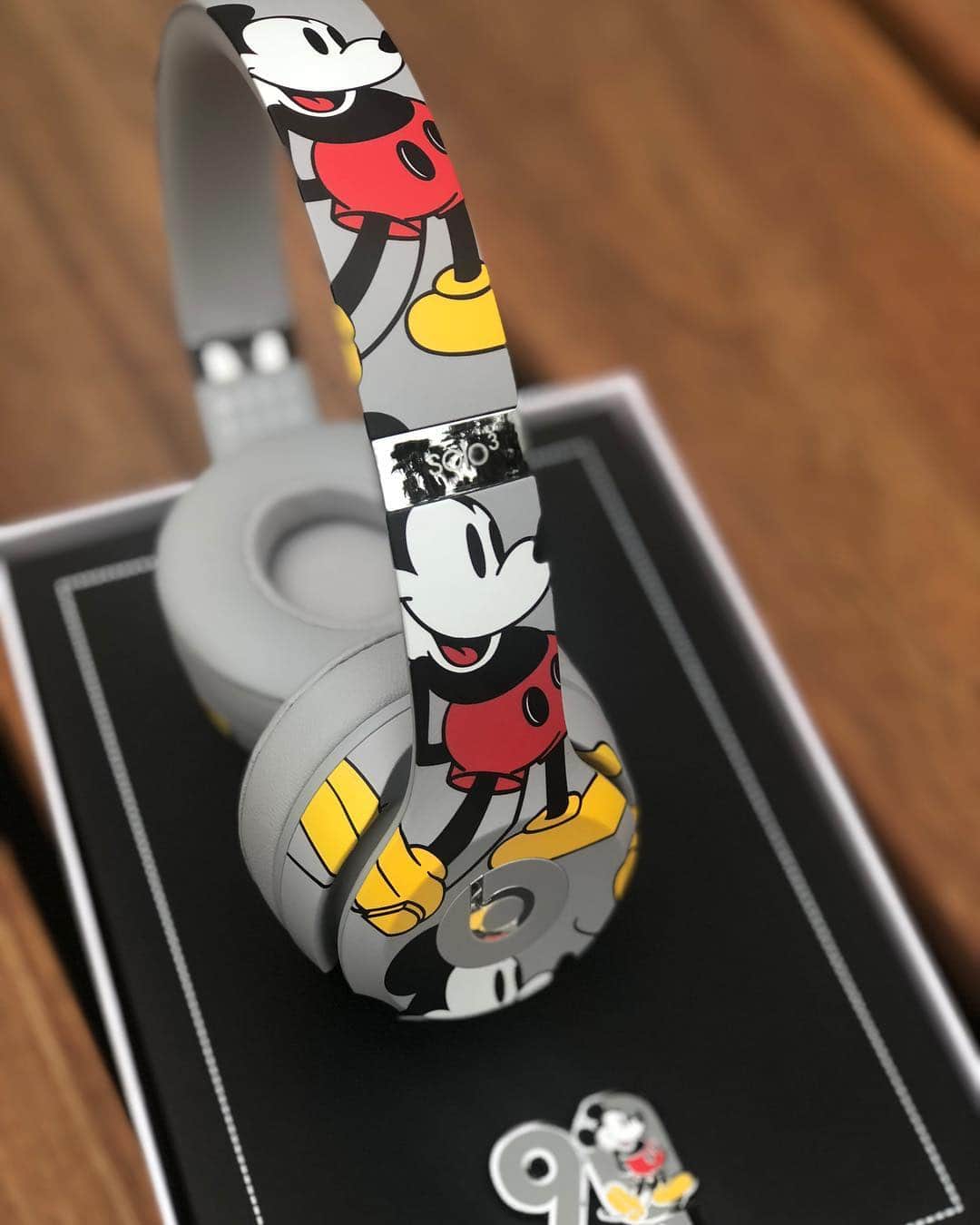 ミッキーマウスさんのインスタグラム写真 - (ミッキーマウスInstagram)「This #Mickey90 collab is music to your ears. (🎧: link in bio) #MickeyTrueOriginal」11月21日 11時10分 - mickeymouse