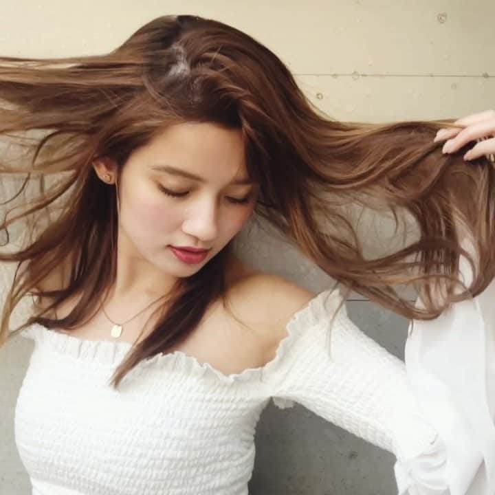 渡部幸也のインスタグラム：「今日は朝活からのスタートです📸 ナチュラルでドライな質感のストレートスタイルは定番ですが、シンプルに可愛いです✨ 主張しすぎないハイライトカラーとの相性も良いですよ🙆‍♂️ 初めましてのカレイさん。 お洒落で素敵な人柄なモデルさんでした☺️ ありがとうございました🙇  ワタベ  #ヘアスタイル #ヘア #髪型 #ヘアカタログ #ヘアセット #パーマ #カラー #hair #恵比寿美容院 #代官山美容室 #代官山美容院 #美容学生 #中目黒美容師 #代官山美容師 #恵比寿美容師 #中目黒美容室 #中目黒美容院 #恵比寿美容室 #サロンモデル #中目黒ランチ #恵比寿ランチ #hpb_hair #中目黒 #代官山 #恵比寿 #渋谷 #ar_magazine #murua #emoda #americanvintage」