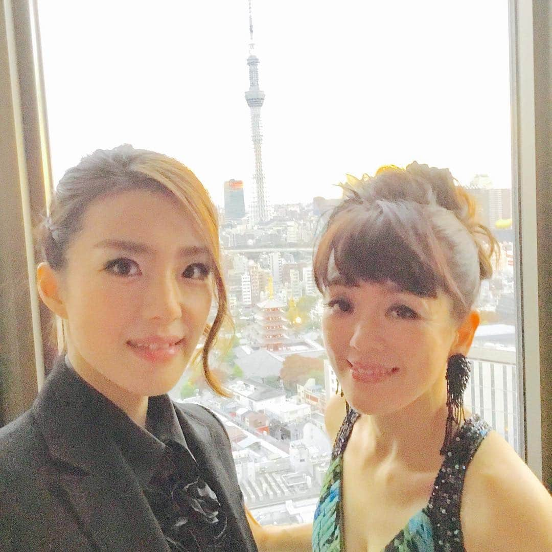 沢希理寿さんのインスタグラム写真 - (沢希理寿Instagram)「昨日浅草ビューホテルにて ボージョレーヌーボーをシャンソンと共に無事に終了しました！ 佐々木秀実さん、嶋本秀朗さん、あみさんという浅草にゆかりのある方々とのライブはとっても賑やかで楽しかったです！  法被着てお祭りマンボは盛り上がりました！ これからも浅草が活気と人気のある街であり続けるといいな。  #浅草 #浅草ビューホテル #シャンソン#ボジョレーヌーボー #今年は美味しい #同期が観に来てくれた #五十鈴ココ#涼瀬みうと #シャンソンの友達 #依田ちえみ ちゃん」11月21日 14時20分 - rizu_sawaki