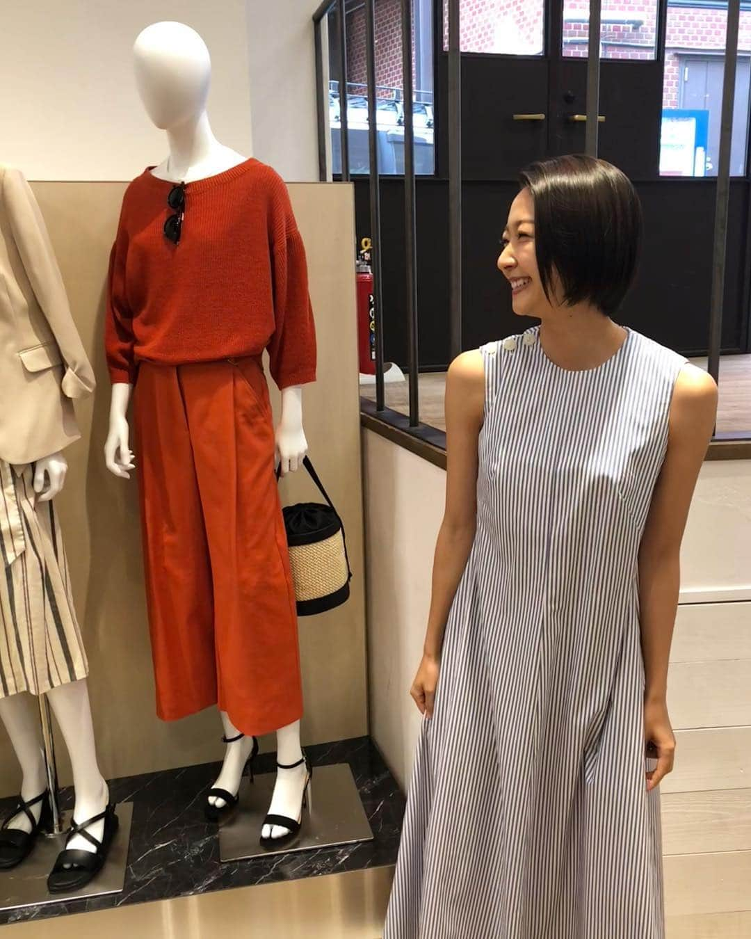 畠山愛理さんのインスタグラム写真 - (畠山愛理Instagram)「今日は午前中PLSTの春服の展示会へ行ってきました！あんなにちゃんとインスタライブをやったのは初めてだったのでドキドキしました💦見て下さった方々ありがとうございました＾＾♡気が早いですが、今から春が楽しみになるお洋服ばっかり♡👗大人綺麗にスタイルもよく見せてくれるプラステが大好きです＾＾いつも本当にありがとうございます✨＾＾ #plst #プラステ #プラステコーデ @plst_official」11月21日 18時57分 - airihatakeyama