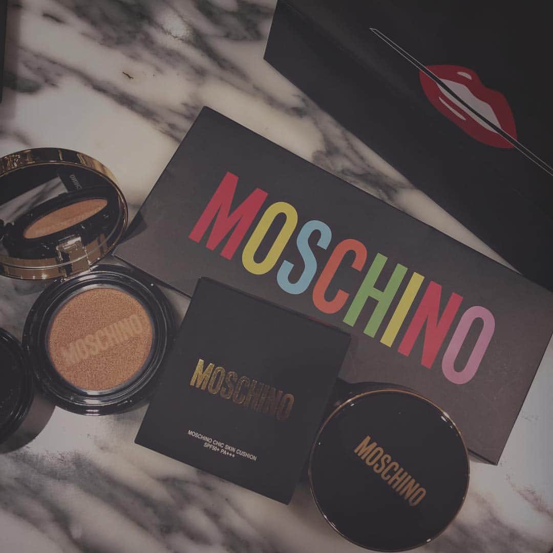 chiiiiiのインスタグラム：「まーちゃお土産までくれた(泣)(泣) MOSCHINO💋kawaii」