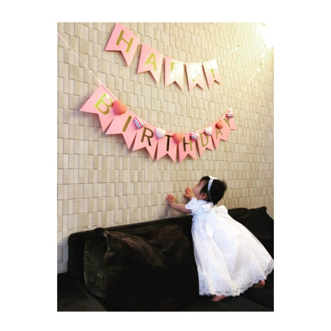 木口亜矢さんのインスタグラム写真 - (木口亜矢Instagram)「#happybirthday  #weddingdress  #ミニウエディグドレス♥♥ #1歳」11月21日 19時10分 - ayakiguchi