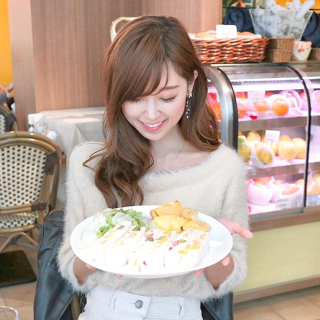 池田るりさんのインスタグラム写真 - (池田るりInstagram)「先日ゆいぴーと行った果実園リーベルで食べたフルーツサンド🍓 フルーツサンドって久しぶりに食べたけどやっぱり美味しいなぁ😍 . ここのお店のケーキもパフェもフルーツたっぷりで、他のも色々食べてみたいからまた行きたいな☺️✨ . . #リーベル #果実園 #果実園リーベル #果実園リーベル目黒店 #フルーツサンドイッチ #フルーツ #fruit #sundwiches #sweet #sweets #目黒」11月21日 19時19分 - ruri_ikeda