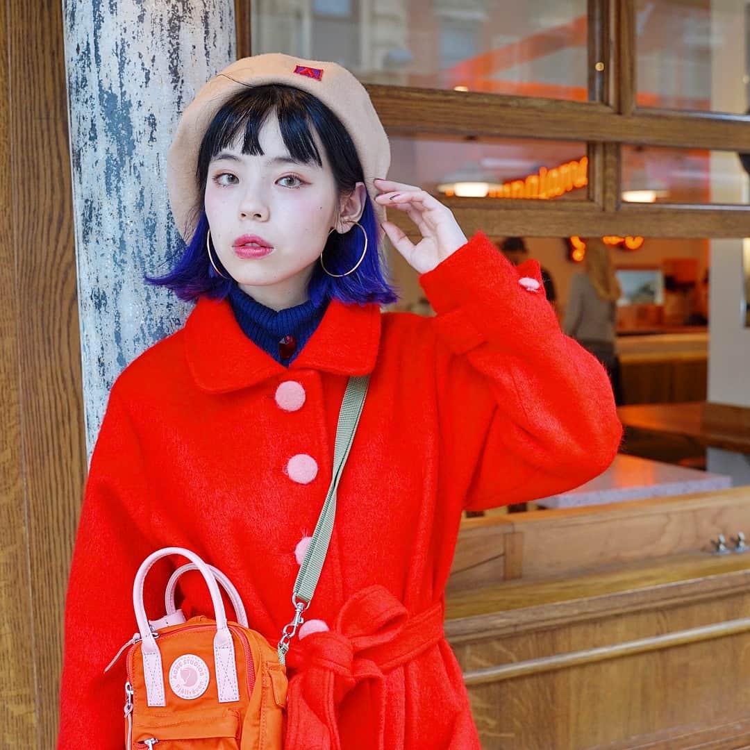 Aymmy in the batty girlsのインスタグラム：「【RECOMMEND】﻿﻿ ﻿﻿ メルトン素材で冬も暖かい﻿ Aymmyで人気のメルトンコート。﻿ くるみボタンやウエストのリボンなどAymmyだけのこだわりデザインです❣️﻿ ﻿﻿ ・HEROIN メルトンコート﻿﻿ ¥29,160 (taxin)﻿﻿ ﻿﻿ 瀬戸あゆみ着用→RED / FREE﻿﻿ ﻿﻿ #aymmy ﻿﻿ #エイミー #aymmyinthebattygirls #エイミーインザバッティーガール  #瀬戸あゆみ #メルトンコート #冬アウター #コート」