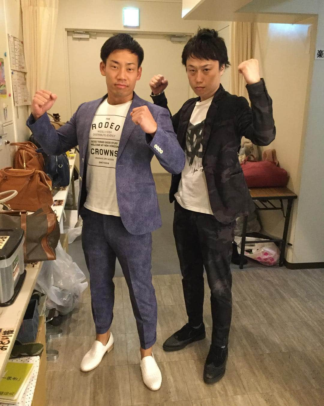 なんばグランド花月さんのインスタグラム写真 - (なんばグランド花月Instagram)「じわる漫才で共演😃ミルクボーイ駒場さん&見取り図リリーさん♫なかなか珍しい2ショット⁉️自然にポーズこうなりました📸 #なんばグランド花月 #ポーズ  #舞台袖 #じわる漫才 #ミルクボーイ  #ミルクボーイ駒場 #見取り図  #見取り図リリー #本番前」11月21日 20時15分 - nambagrandkagetsu