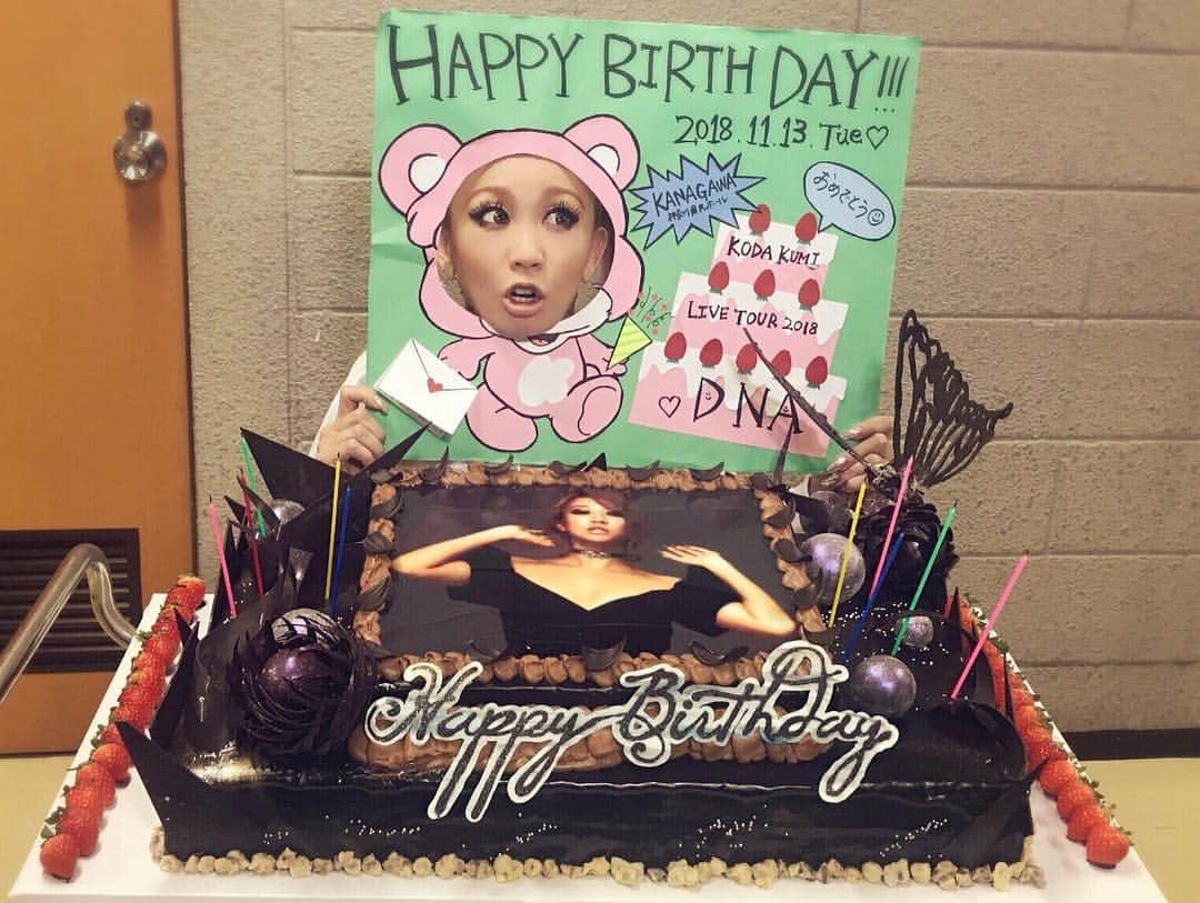 鈴木愛美さんのインスタグラム写真 - (鈴木愛美Instagram)「💝🎂💝🎂💝🎂💝🎂💝 . @kodakumi_official Happy Birthday🎉💕 . My goddess...🙏❤️✨ . . #kodakumi #goddess Birthday #bd #cake #live #dna #livetour2018 #bdlive #love #kodakumilivetour2018dna #Birthdaylive #倖田來未 #倖田組 #くうちゃん #ケーキ #誕生日」11月21日 20時26分 - x.manya.x