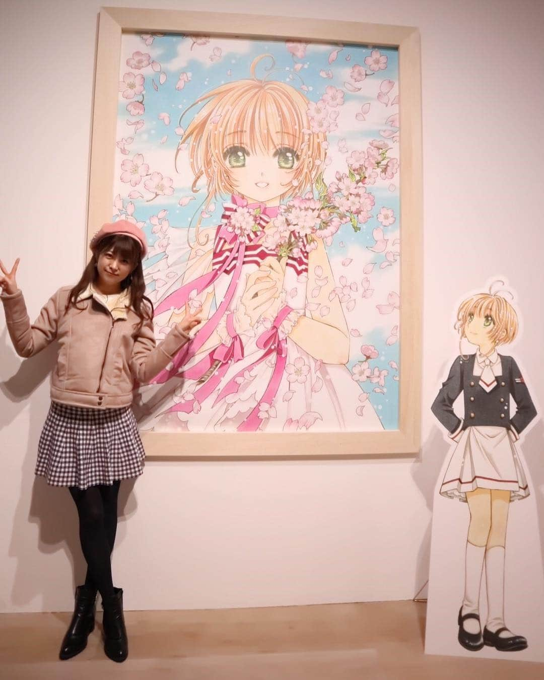 村上麻莉奈さんのインスタグラム写真 - (村上麻莉奈Instagram)「れいちぇるとCCさくら展いってきた！ 巨大ケロちゃん📸れいちぇる流石すぎてさくらコスめっちゃ似合ってる！\( ˆoˆ )/❤️ のに対してわたしはなんか海外の学校とかを卒業する人みたいになってるww  #CCさくら展 #CCさくら #楽しかったぁ」11月21日 21時34分 - murakami_marina