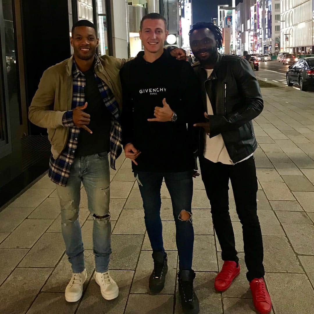 ミッチェル・デュークのインスタグラム：「Catch up with the Homies 🤙🏼🇯🇵」