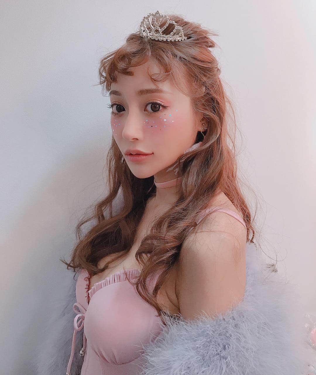 明日花キララのインスタグラム：「すき！👸🏽 #スタイルブックの撮影現場から」