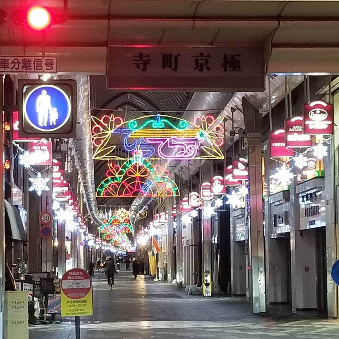 のインスタグラム：「京都、寺町通り商店街はこんななってます。イルミネーション✨✨✨✨」