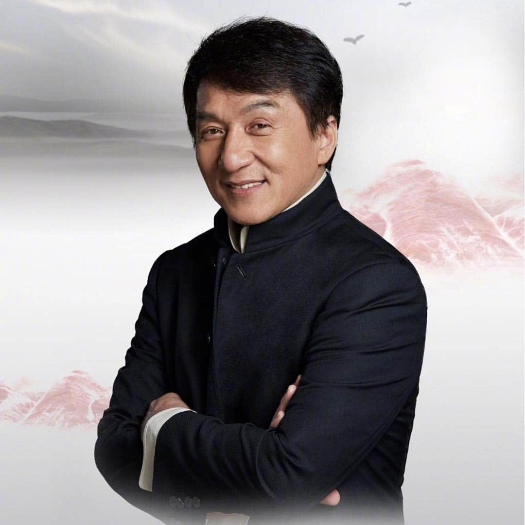 ジャッキー・チェンさんのインスタグラム写真 - (ジャッキー・チェンInstagram)「Start every day with a smile.」11月22日 5時44分 - jackiechan.official