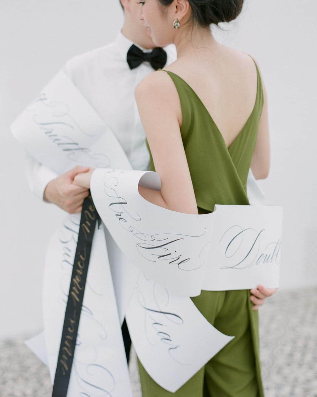 のインスタグラム：「But Never Doubt I Love.. — 📷 @dikhadheansa for @silvyprajogo  Engagement session — #truffypi #vhcalligraphy #fineartphotography #filmphotography #weddingcalligraphy #styledshoot #love #emgagementshoot #カリグラフィースタイリング #カリグラフィー #モダンカリグラフィー #ウェディング #ウェディングアイテム #calligraphystyling」