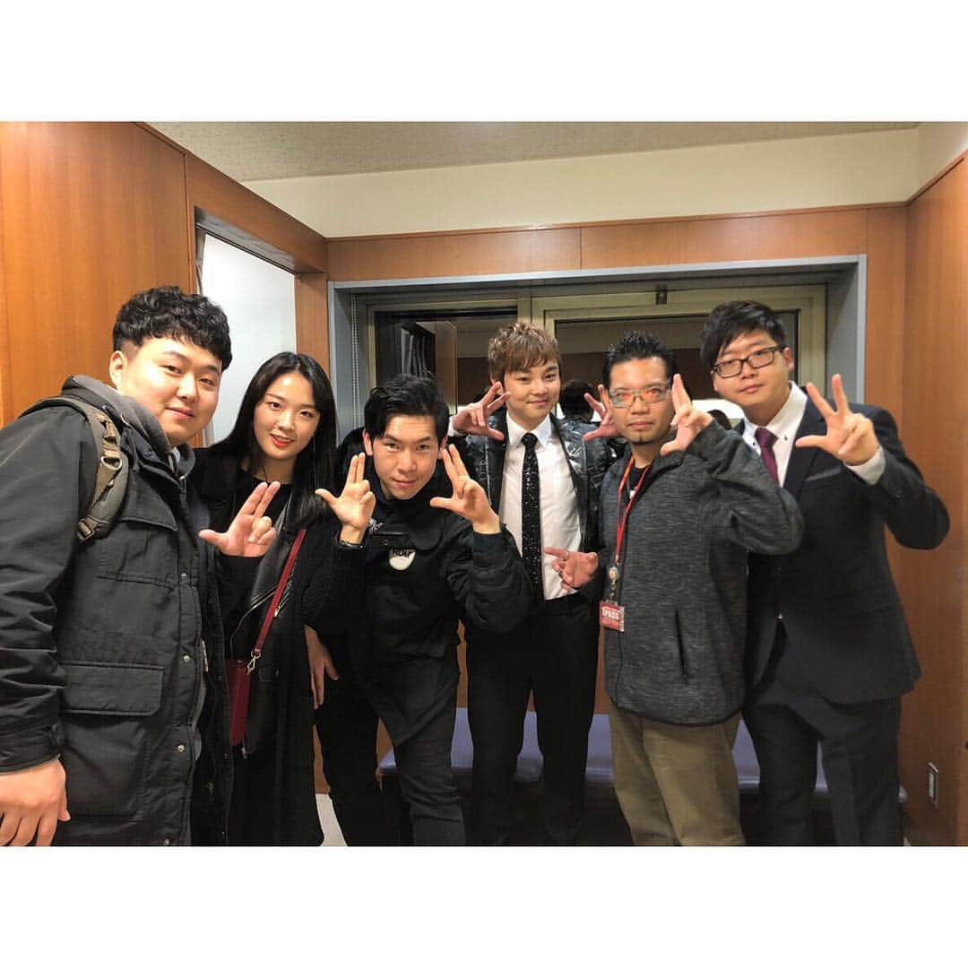 チェ・ヒョンウさんのインスタグラム写真 - (チェ・ヒョンウInstagram)「#최현우 #마술 #마법 #마술사 #magician #magic #japan #tokyo #tbs #maric #magicbar 즐거웠던 촬영과 마술사 친구들과의 만남!!!!!」11月22日 11時02分 - charmingchoimagic