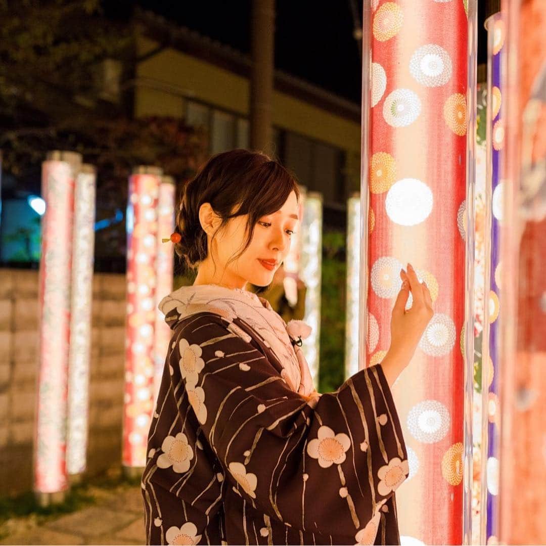 MBS「Kawaii JAPAN-da!」さんのインスタグラム写真 - (MBS「Kawaii JAPAN-da!」Instagram)「. 今まさに見ごろを迎えている#京都 の#紅葉🍁 . 有名な社寺の特別拝観が行われ、夜には市内のあちこちで#ライトアップ されており、#フォトジェニック な写真が撮れると若者の間で#京都旅 が人気😚💕 . さらに#写真映え を狙って#着物 を着て京都の街を歩く観光客が年々増加しています⤴️ . そこで11月22日(木)放送のKawaii JAPAN-da!! は、モデル・#前田希美 と#内山愛 が、紅葉に合うはんなり着物姿で京都を#散策 するんda!!🐼 . 観て👀食べて🍴体験して😊そしてちゃっかりお得になる着物映えスポットを巡ります👣👣 . 💡さらに、モデルならではのワンランク上の着物が格安で買える情報や、この秋オススメの着物をランキング形式でご紹介🌈 . 普段とは違う着物姿の大人“まえのん”にも注目です✨😘 . . #モデル #やのあんな #柴田紗希 #しばさき #椎名ひかり #ぴかりん #前田希美 #まえのん #くみっきー #舟山久美子 #菅沼ゆり #ゆりっぱ #mbs #mbs動画イズム #見逃し配信 #kawaiijapanda」11月22日 21時31分 - kawaii_japan_da