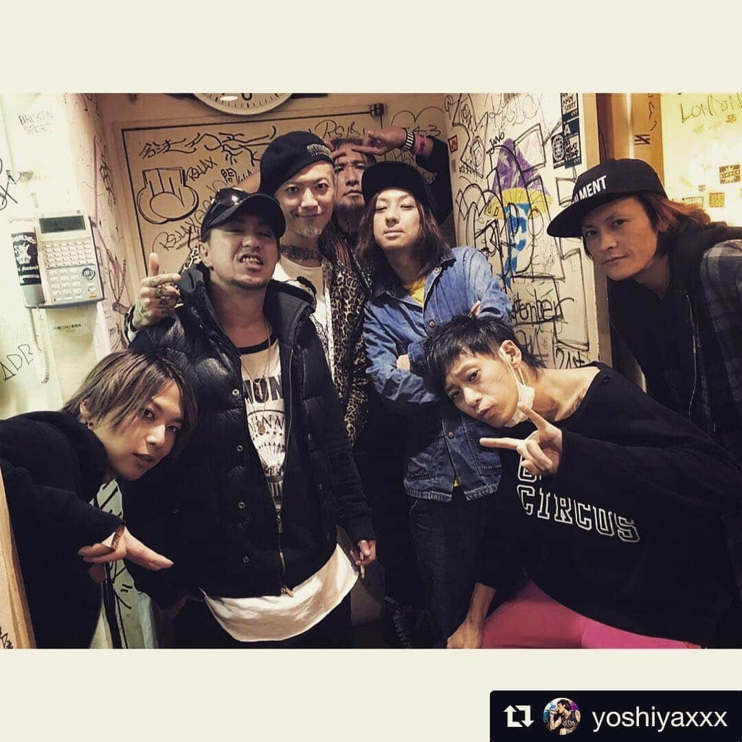 GOさんのインスタグラム写真 - (GOInstagram)「よしやーありがと 久しぶりに会えて嬉しかった  UNIT2days、BABYLONにてのGOnight、来てくれた皆さんありがとう🙇🏼‍♀️ 濃厚な48時間 体力勝負な処もありましたが、こんな楽しい時間を過ごせるのももう僅か、と思ったらふにゃふにゃしてられません  清春さんはじめ、メンバー、仲間、来てくれた皆さんと過ごす時間が愛おしいです  残り2つ  #sads #falling #babylon #tokyo #sevendays #go #night #drums #drummer #daikanyama #unit  #Repost @yoshiyaxxx with @get_repost ・・・ … 今宵は代官山UNIT SADSを観てきた。 ROCK'N'ROLL！ LOVE'N'ROLL！ . 個人的に今のこのタイミングで SADSのライヴを観れて感じれたのは とても大切な刻だった。 SADS最高のライヴをアリガトウ！ . 次に行けるのは ラストの品川公演。 SADSを貪り喰らい尽くすべき夜へ ツッコメーーーッ！ . @ki_spring  @thekazrock  @go_sads  @yutaro_artlovemusic  @sads_official  @yoshiyaxxx  @merrygara0706  @ta_streetgothic  #sads #代官山 #unit」11月22日 14時45分 - go_sads