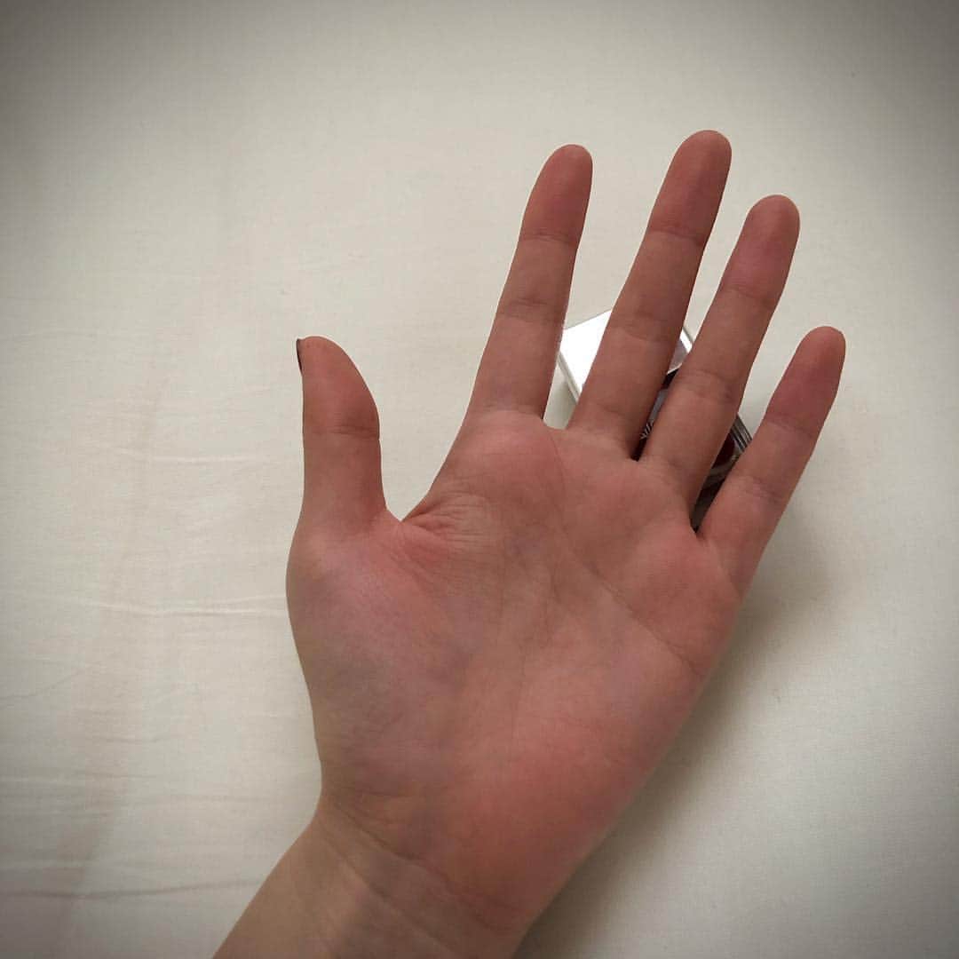 高月彩良さんのインスタグラム写真 - (高月彩良Instagram)「何よりも手が大きい 手相見れる人、ついでに見ちゃって」11月22日 15時17分 - sara_takatsuki_official