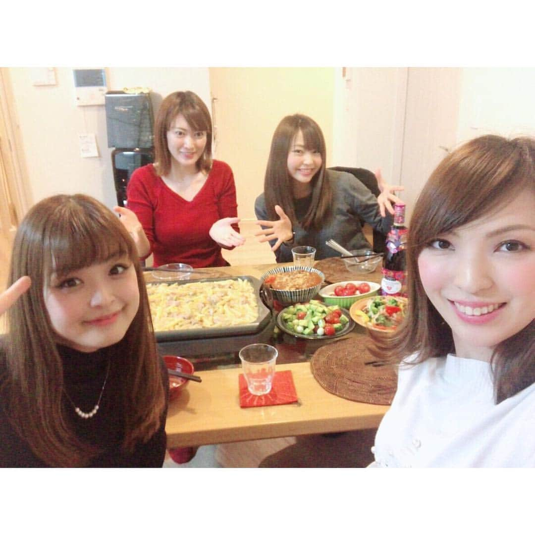 浅田梨奈さんのインスタグラム写真 - (浅田梨奈Instagram)「月1女子会💖 #安定の4人 #月1会 #女子会 #クッキング #副菜の出来上がるスピード感 #連携プレー #女子力up #食べたら運動 #Nintendoswitch #tiktok #その前にきゅんドラマ #そこは大事」11月22日 15時50分 - asdrn528