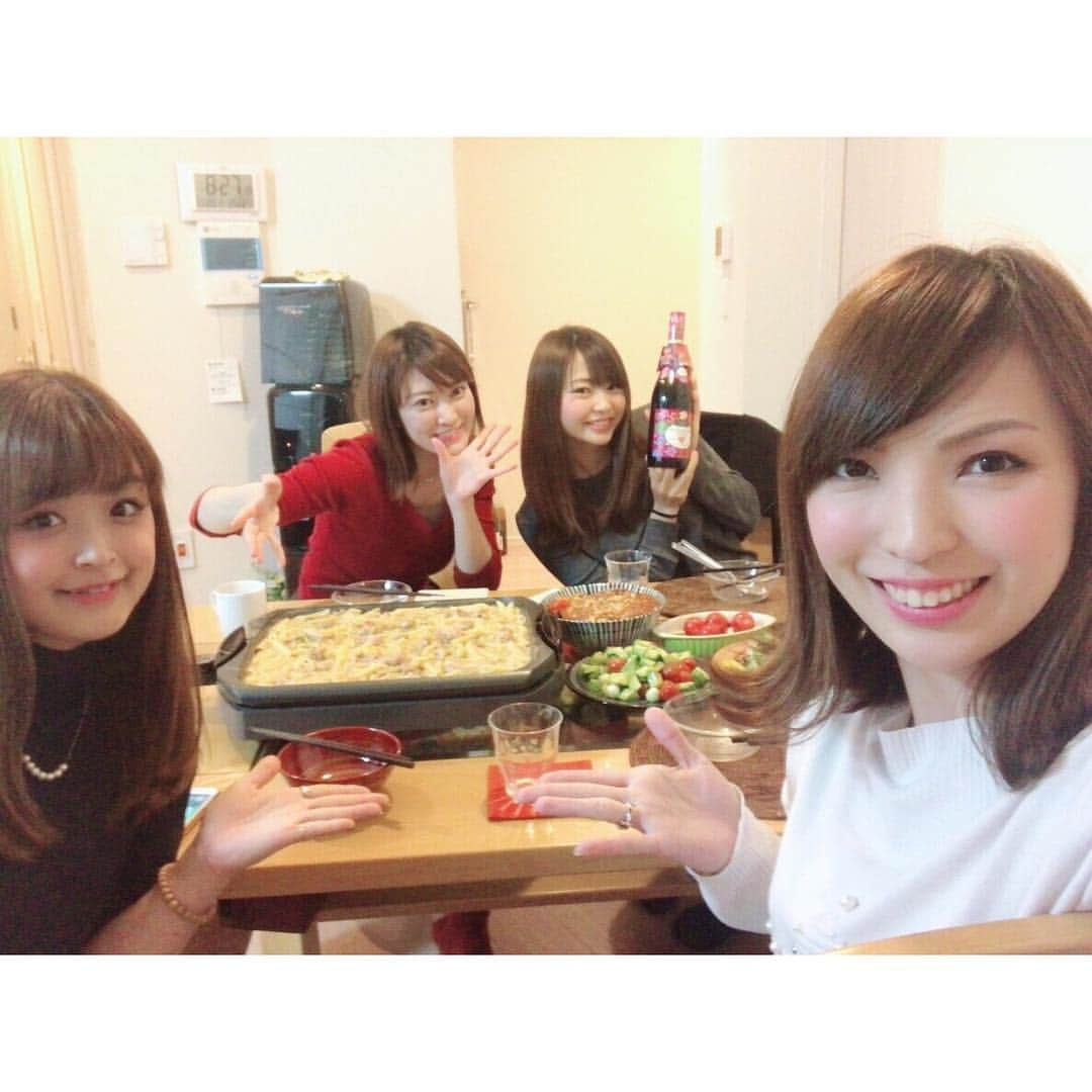 浅田梨奈さんのインスタグラム写真 - (浅田梨奈Instagram)「月1女子会💖 #安定の4人 #月1会 #女子会 #クッキング #副菜の出来上がるスピード感 #連携プレー #女子力up #食べたら運動 #Nintendoswitch #tiktok #その前にきゅんドラマ #そこは大事」11月22日 15時50分 - asdrn528