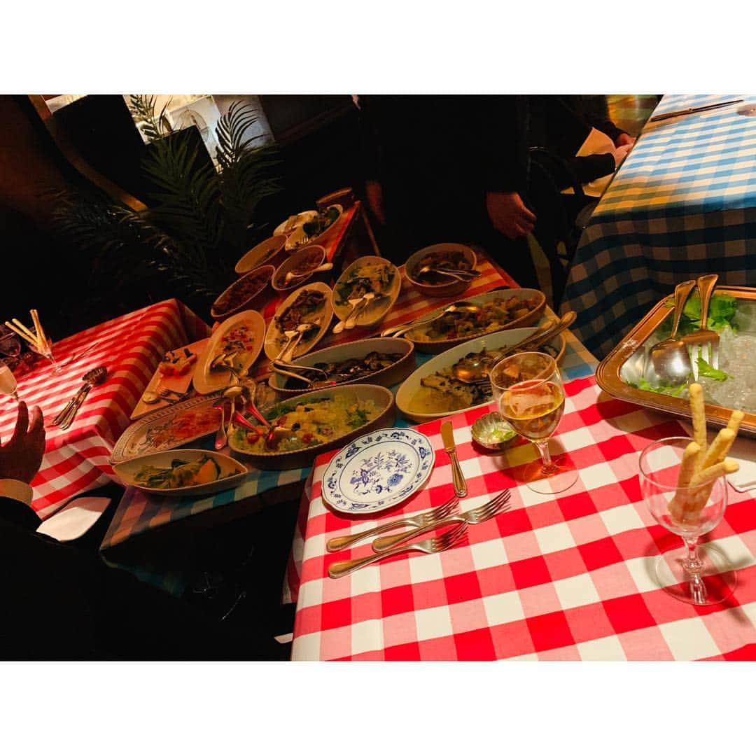 則島奈々美のインスタグラム：「11月22日結婚記念日☆ キャンティでお祝いしました☆ 何食べても美味しい☆ そして迷う🤣 これからも仲良くよろしくお願いします💑  #5thweddinganniversary  #6年目に突入 #早い🤣」