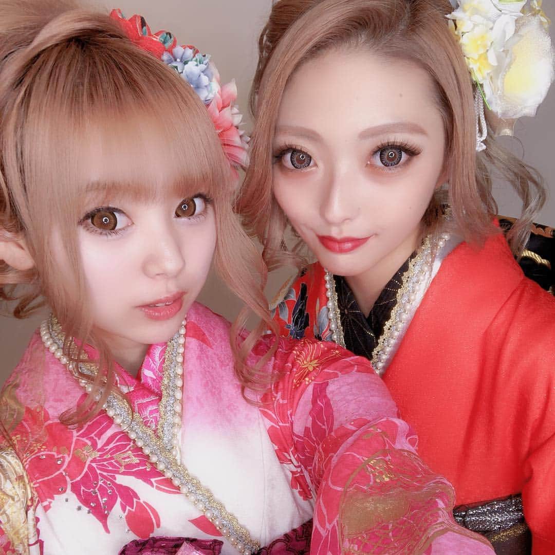 嶋谷愛（あいちゅん）のインスタグラム：「. ぴんくばーじょん。 . 今日はとあるところに いきますですます。🥰💕 🥰←この絵文字可愛くて マイブーム。 . . #kimono #振袖 #着物 #成人式 #ootd #セルカ #japan #メイク #ギャル #osaka #日本 #個性的 #tokyo #大阪 #GAL #東京 #渋谷 #model #make #fashion #Followme #instaFashion #いいね返し #l4l」