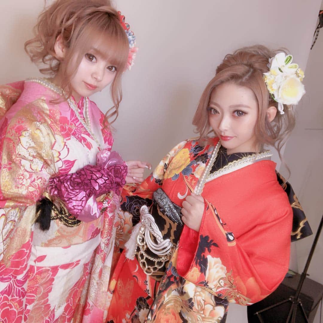 嶋谷愛（あいちゅん）さんのインスタグラム写真 - (嶋谷愛（あいちゅん）Instagram)「. ぴんくばーじょん。 . 今日はとあるところに いきますですます。🥰💕 🥰←この絵文字可愛くて マイブーム。 . . #kimono #振袖 #着物 #成人式 #ootd #セルカ #japan #メイク #ギャル #osaka #日本 #個性的 #tokyo #大阪 #GAL #東京 #渋谷 #model #make #fashion #Followme #instaFashion #いいね返し #l4l」11月22日 16時49分 - aichun_1649