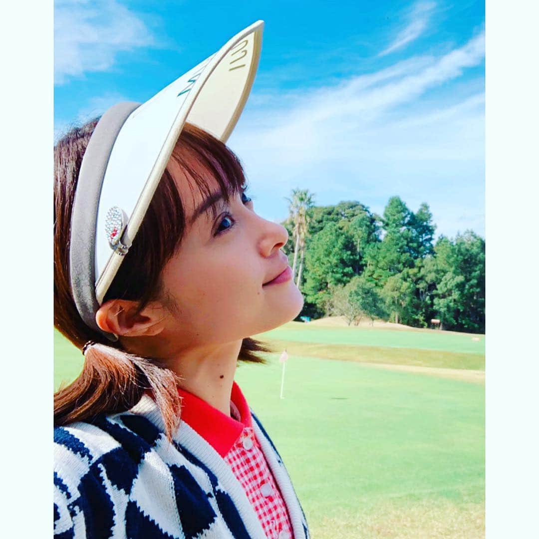 のインスタグラム：「まりりんと ゴルフコンペへ⛳️ スポーツの秋満喫しました。スコアは117。110切りたい(´Д` ) #ゴルフ #スポーツの秋 #白石茉莉奈 ちゃん #mihiro」