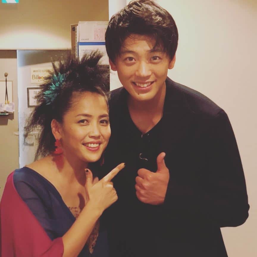 元ちとせさんのインスタグラム写真 - (元ちとせInstagram)「悩みましたが！自慢する事にします😆😆😆昨日のビルボードライブ東京！なんと！竹内涼真くんが見に来てくれました！❤️#竹内涼真#自慢#忙しい中ありがとうございます😊」11月22日 18時08分 - hajimechitose.official