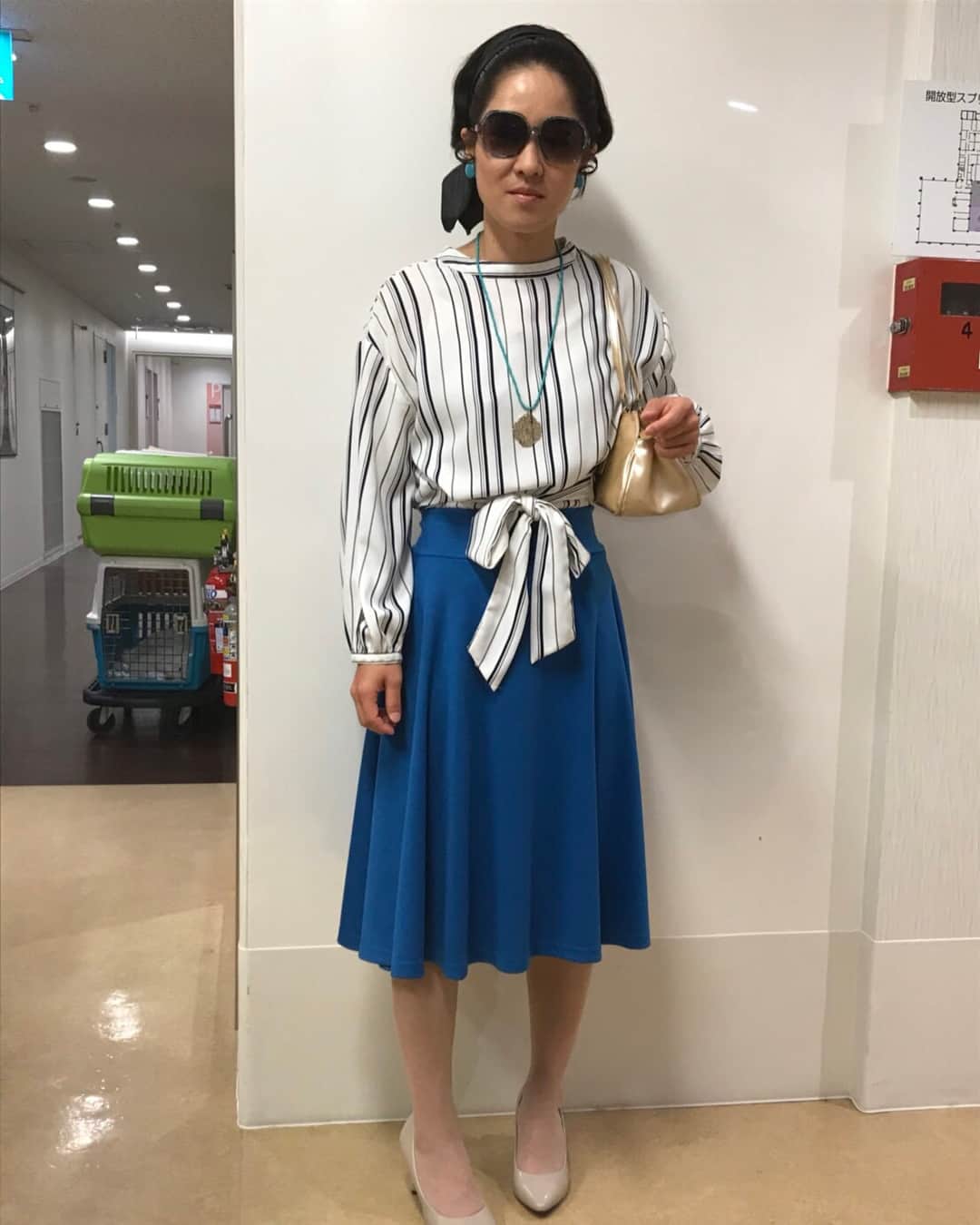 のインスタグラム：「明日の #僕坂 は #まめ福 姉さんが大活躍❣️ #まめ福 に変身した渚さんはいつもと雰囲気が全然違います‼️ 👆スワイプしてみてね。 1枚目はまめ福姉さん 2枚目はまめ福姉さんと渚さんの間 3枚目は…完全なる渚さん  お楽しみに🎵  #僕とシッポと神楽坂 #僕坂 #シッポ #相葉雅紀 #広末涼子 #趣里 #小瀧望 #イッセー尾形 #渚 #大倉孝二 #眞島秀和 #村上淳 #オギ #ダイキチ #僕がついてるよ #💚」