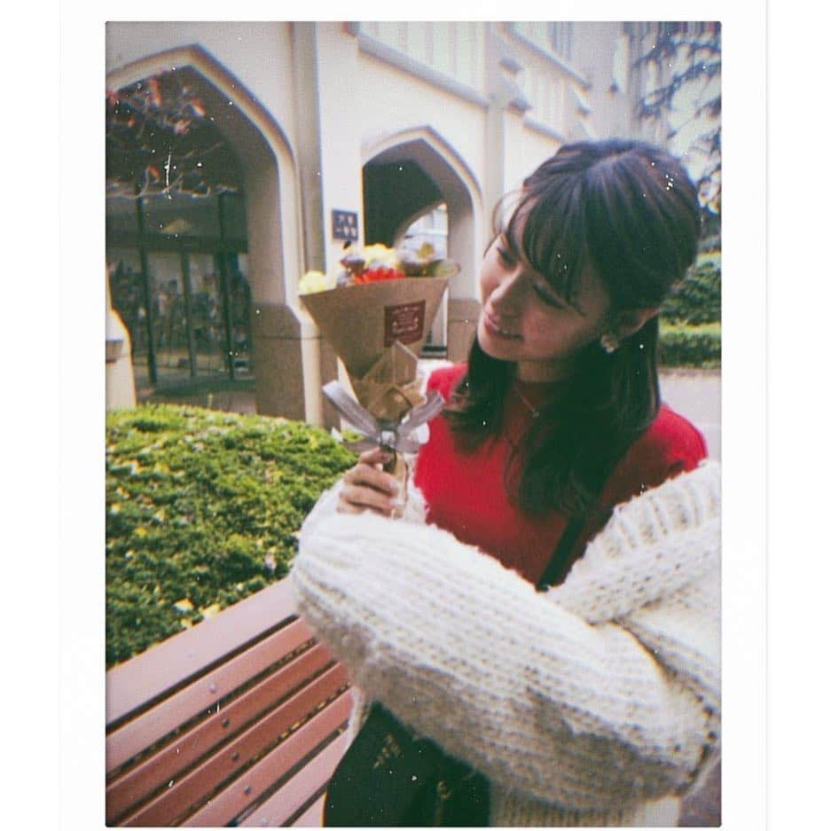 井口綾子さんのインスタグラム写真 - (井口綾子Instagram)「・ サプライズでもらう花束ってすごく嬉しい💐 後輩にもらいました😭✨ みなさんがもらって嬉しいプレゼントってなんですか？？」11月22日 18時42分 - ayako_inokuchi