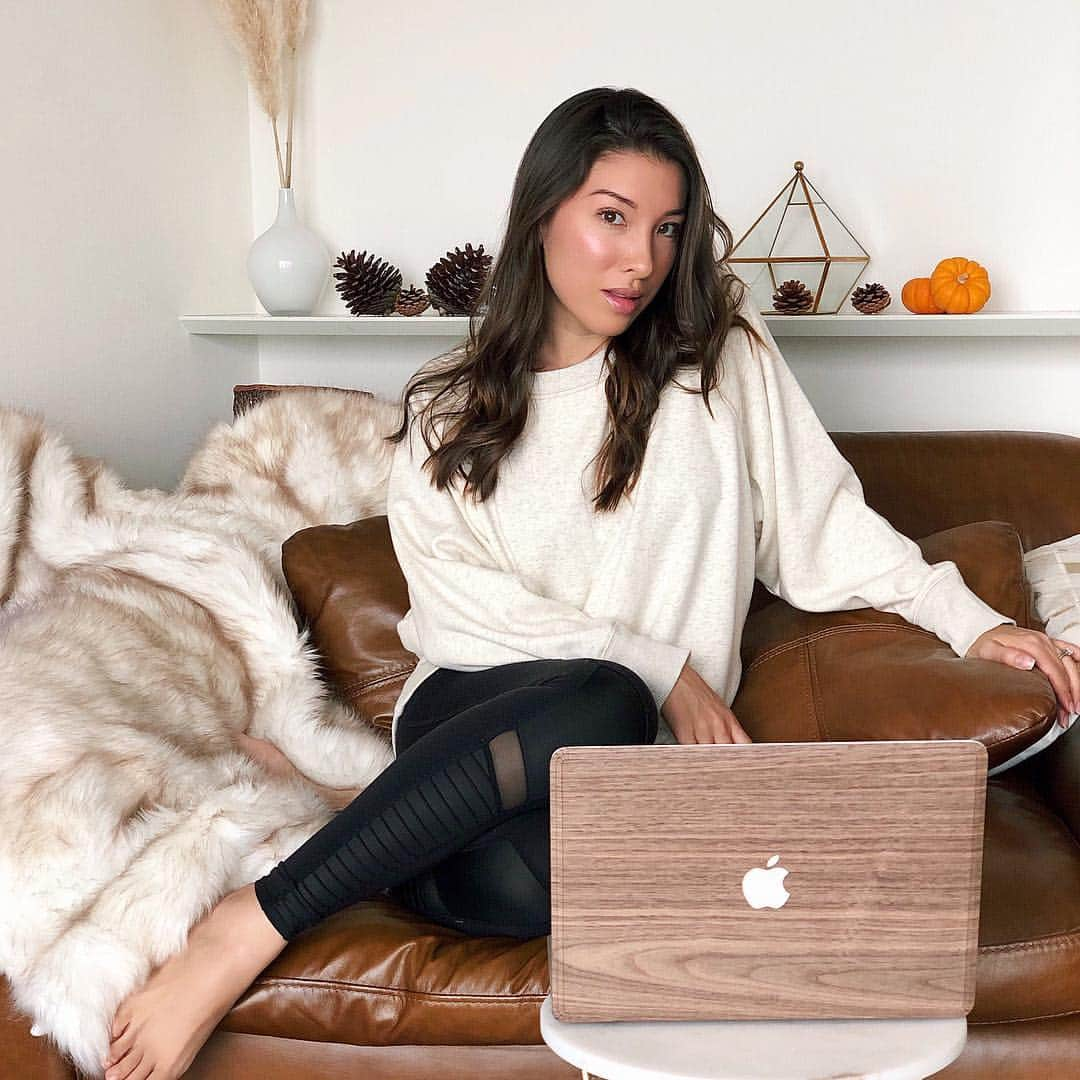 My chan || 舞ちゃんのインスタグラム：「I hope your food and wine (?) coma is as good as mine! Happy Thanksgiving 🥂✨ And thank you @the_woodwe for my beautiful MacBook cover! Get your favorite one with code MISSMYCHAN20 for 20% off your purchase. #Woodwe のマックブックカバーめっちゃ可愛い！MISSMYCHAN20 のディスカウントコードでお買い物20%オフになりまーす！ハッピー・サンクスギビング🥂✨」