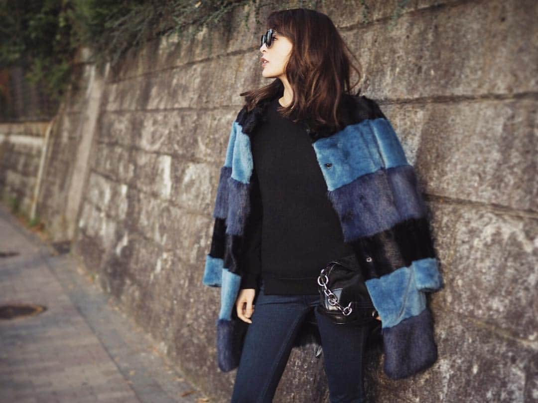 舞川あいくさんのインスタグラム写真 - (舞川あいくInstagram)「🦋#OOTD winter has come💙🖤💙🖤」11月22日 19時11分 - aiku_0817__