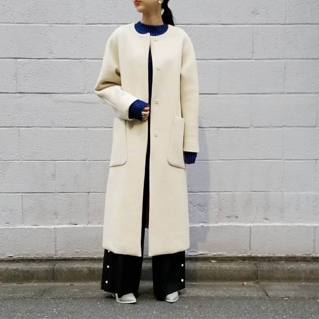 vega_instaのインスタグラム：「recommend item "no collar coat" ¥59,000+tax ・ 二重織りで膨らみ感がありながらも軽い着心地のコート。オーバーサイズ&テントラインでシンプルなのに今年らしい。 ・ 25日までJAVA MEMBERS CLUBポイントが５倍になるチャンス！  #vega #fashion #trend #2018winter #coat #recommend」